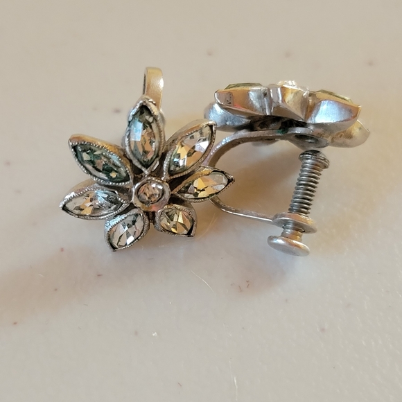 Vintage Rhinestone Crystal Flower Earrings Screwback - Picture 3 of 3